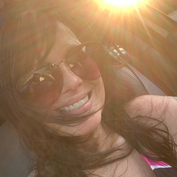 Meet your Posher, Debra - Picture 1 of 1